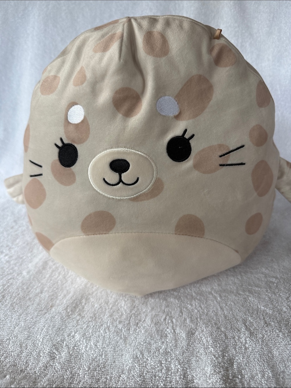 Squishmallows “Lily the Beige Polka-Dot Seal Plushie